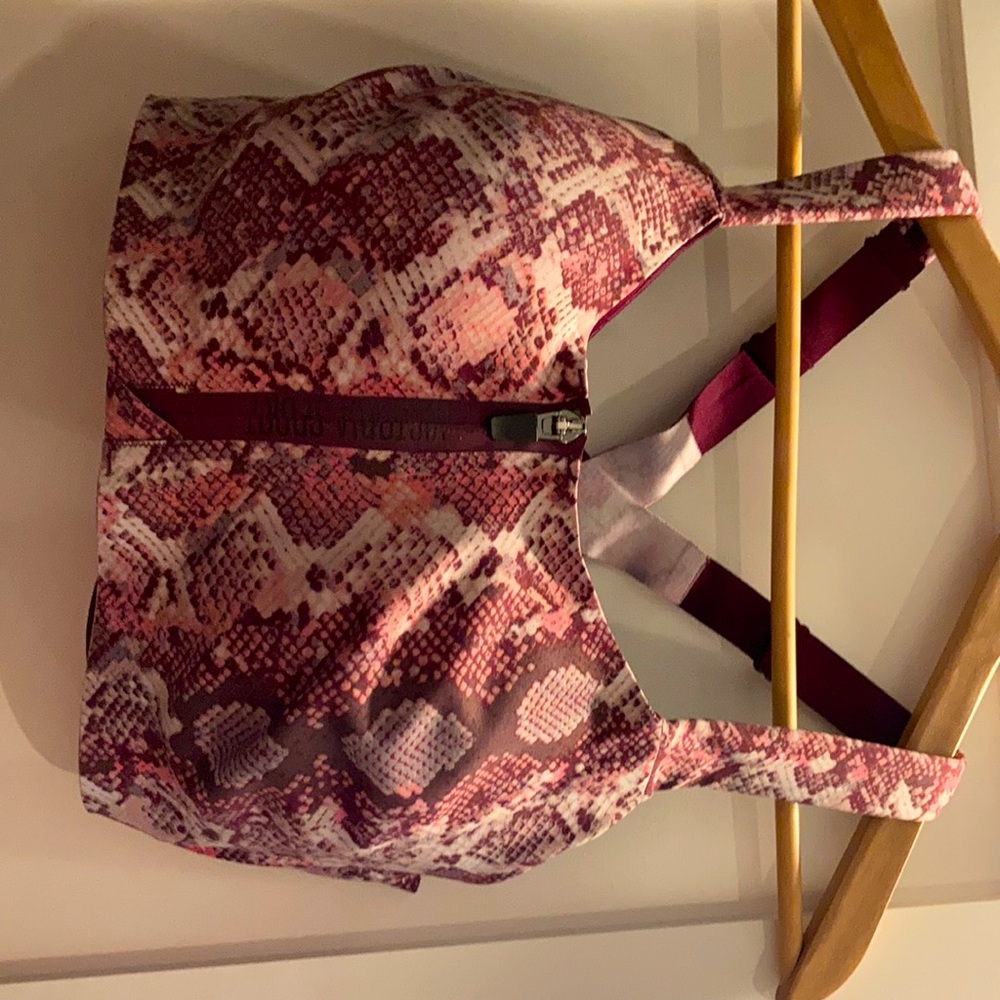 Victoria Secret Incredible Knockout Sports Bra